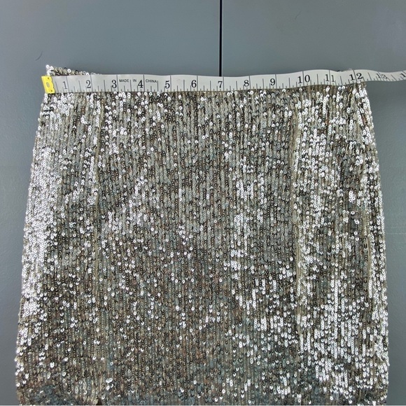 Love on a hanger silver sequin slit front mini skirt, 3 - Picture 8 of 10